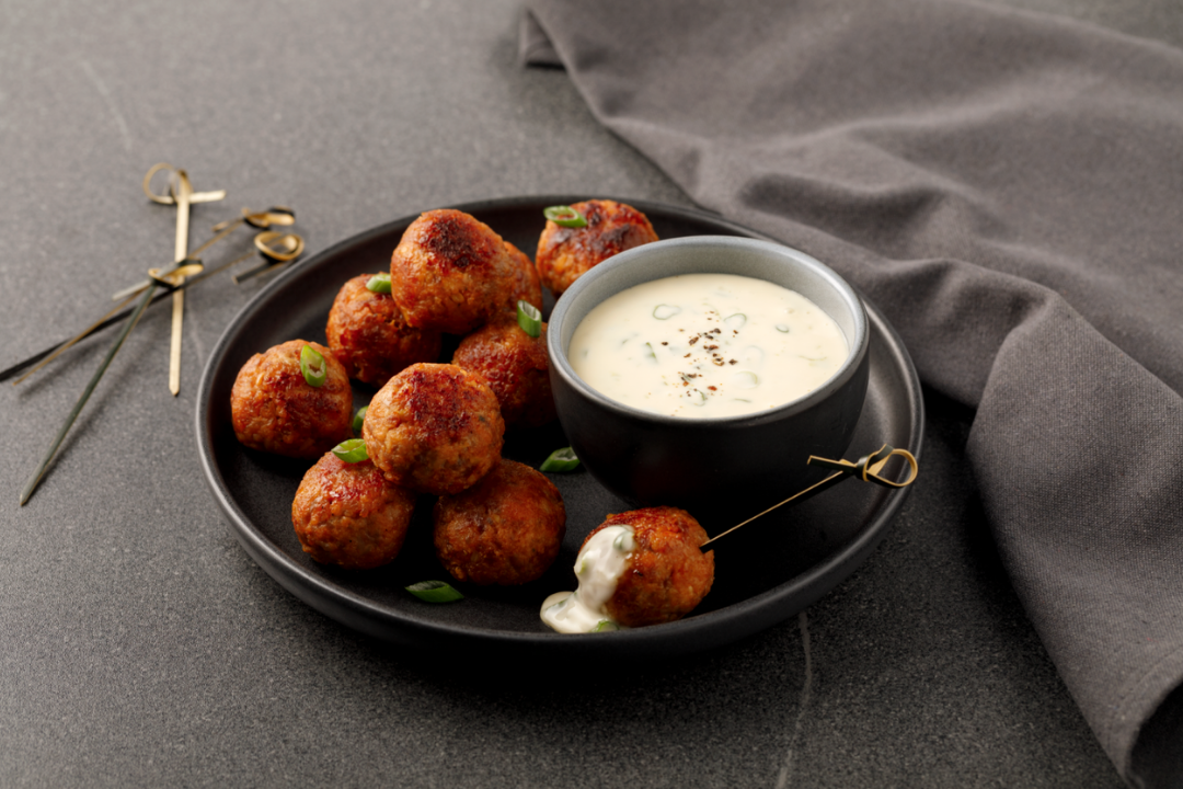 Boulettes de porc teriyaki, mayo miel et sésame