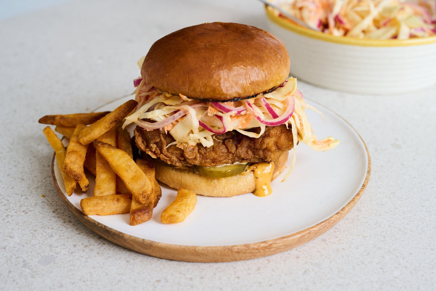 Burger de poulet frit au babeurre