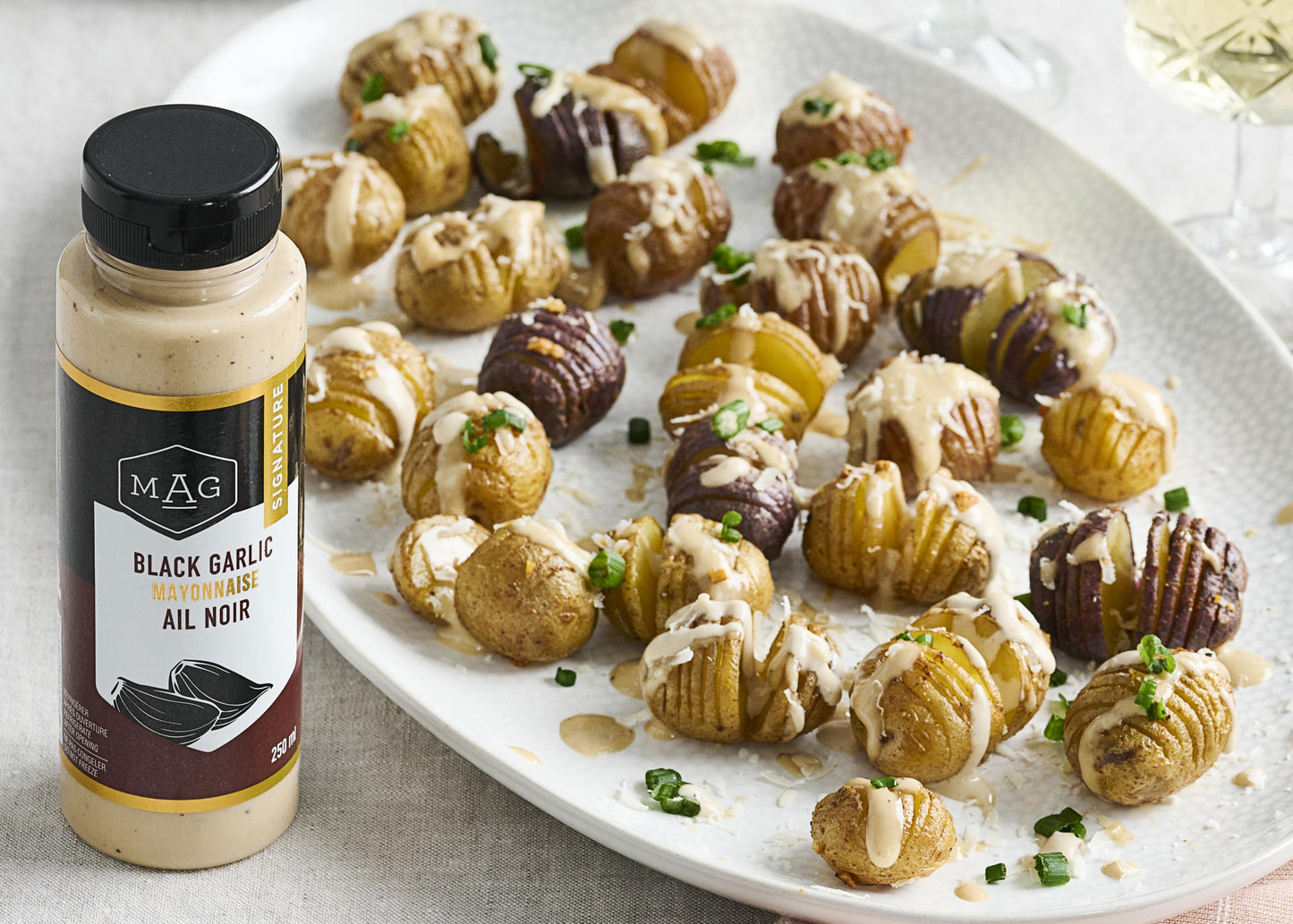 Mini patates Hasselback à la mayonnaise ail noir
