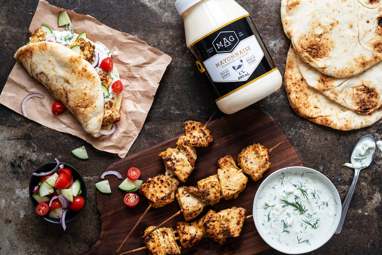 Gyros de poulet et sauce tzatziki.