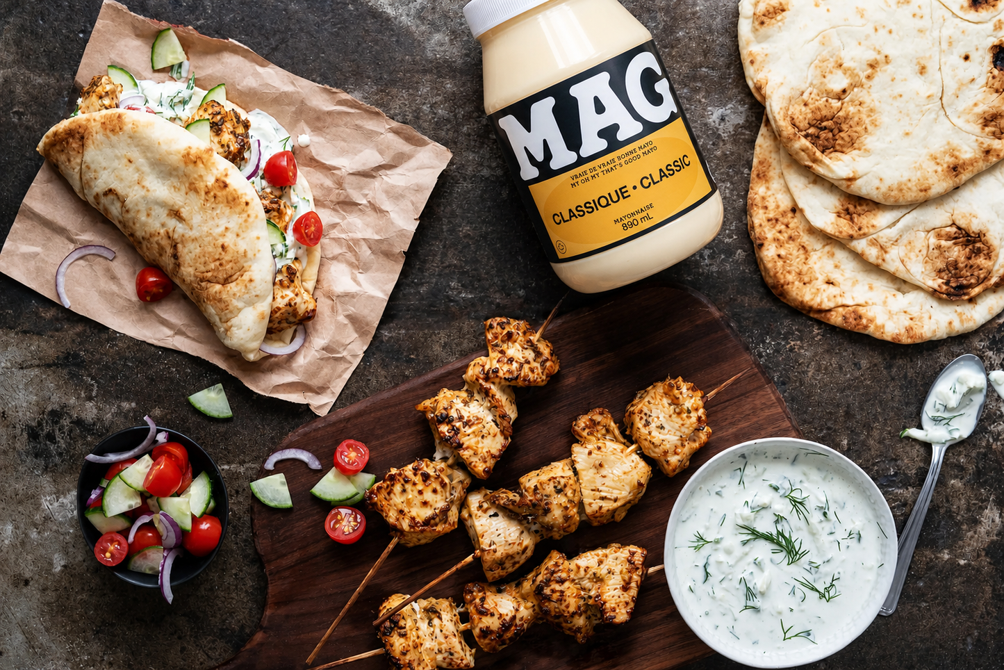 Gyros de poulet et sauce tzatziki.