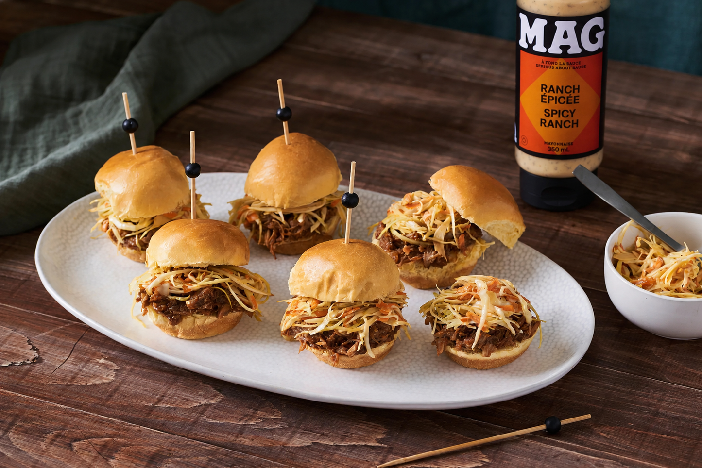 Mini-burgers de porc effiloché et salade de chou Ranch Épicée