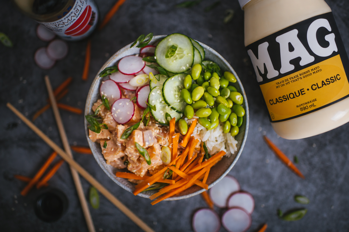 Poke bowl de saumon épicé croustillant